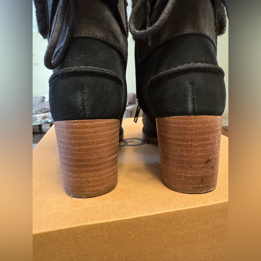 Used, very good condition UGG Kirke Stacked Heal Booties, size 7 - Picture 5 of 12